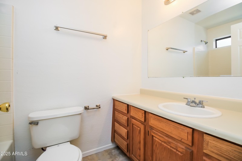 1006136.1860 S MORENO DR - Main Bathroom