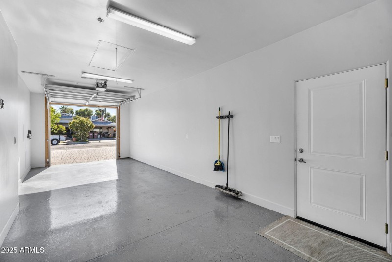 37-web-or-mls-8522 E Vernon Ave-35