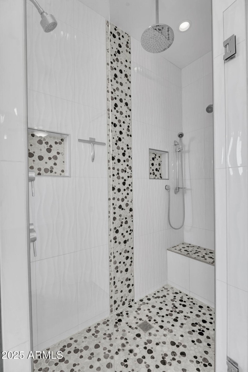 24-web-or-mls-8522 E Vernon Ave-23