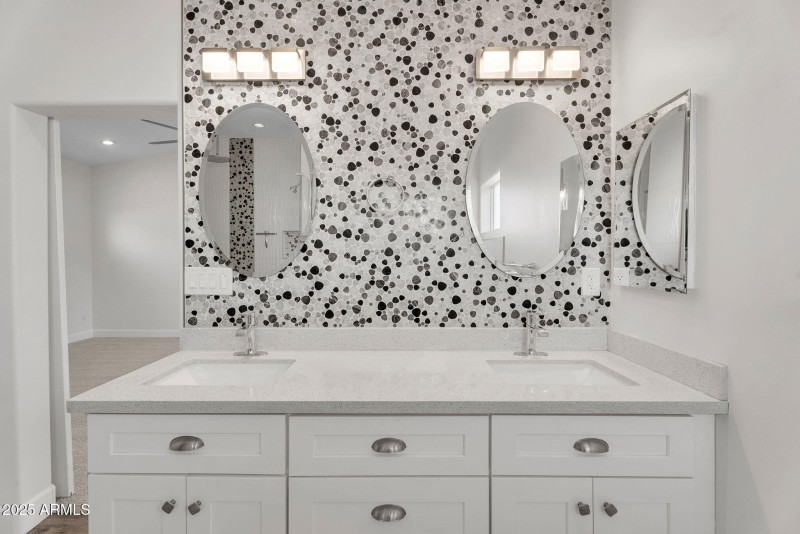 22-web-or-mls-8522 E Vernon Ave-22