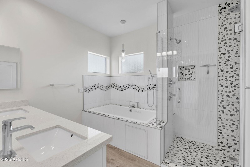 20-web-or-mls-8522 E Vernon Ave-20