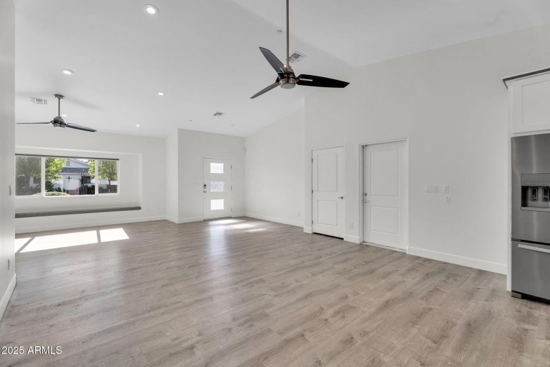 14-web-or-mls-8522 E Vernon Ave-10