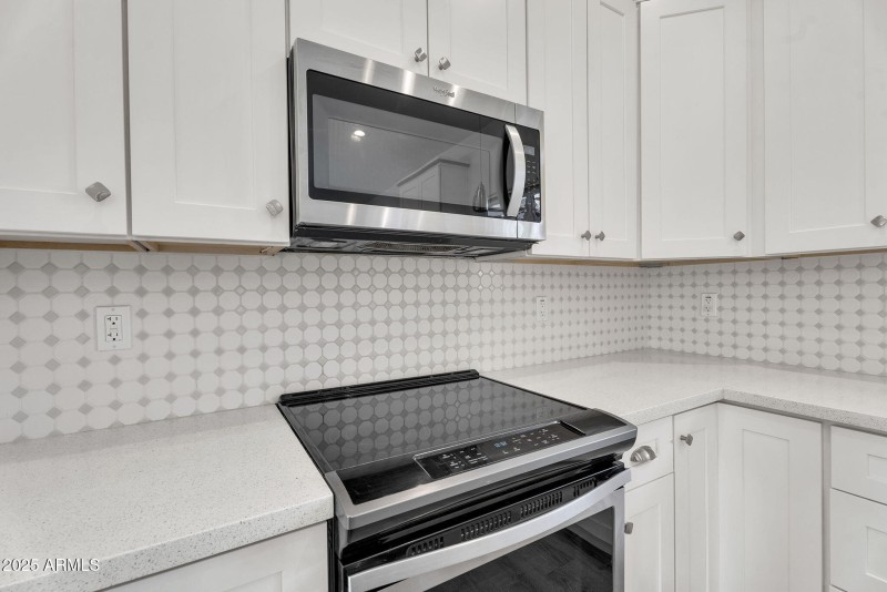 12-web-or-mls-8522 E Vernon Ave-14