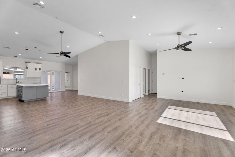 7-web-or-mls-8522 E Vernon Ave-6