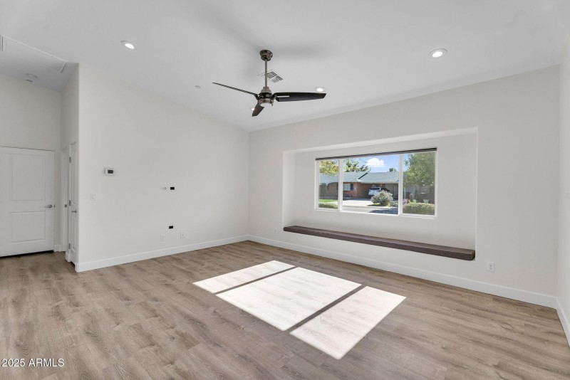 6-web-or-mls-8522 E Vernon Ave-7