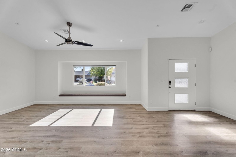 5-web-or-mls-8522 E Vernon Ave-5