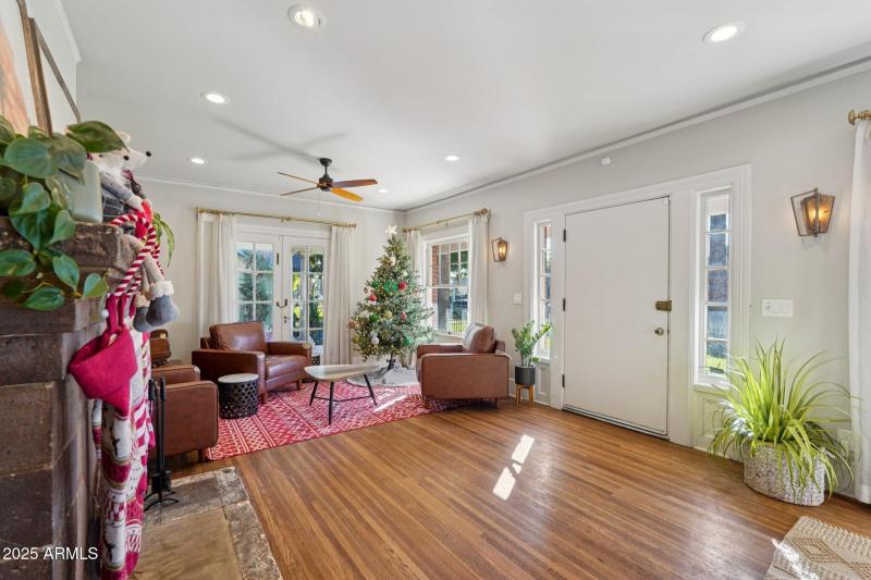 12-web-or-mls-W Lynwood St-S1412-012