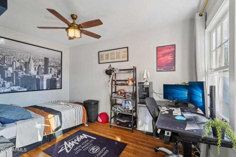 23-web-or-mls-W Lynwood St-S1412-023