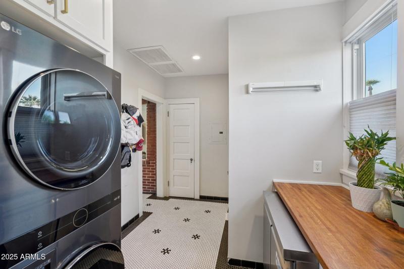 44-web-or-mls-W Lynwood St-S1412-044