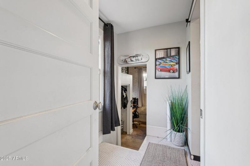 45-web-or-mls-W Lynwood St-S1412-045