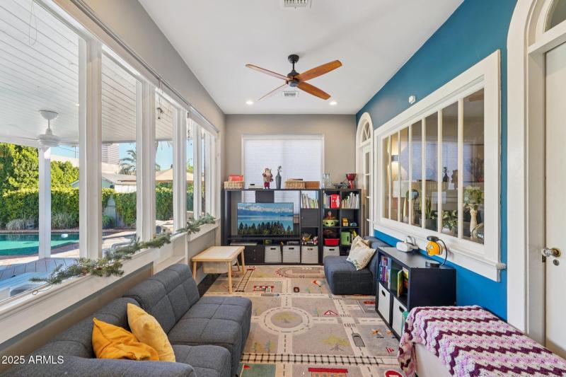 55-web-or-mls-W Lynwood St-S1412-055