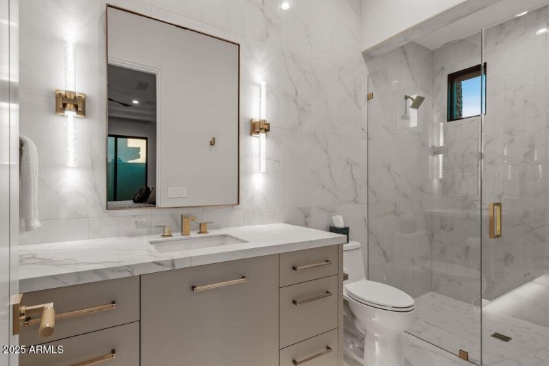 024_Guest Suite 3 Bath