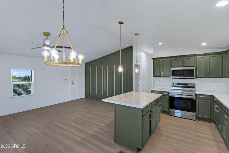 4556 N Ironwood Dr-8