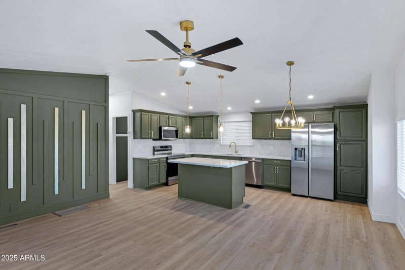 4556 N Ironwood Dr-7