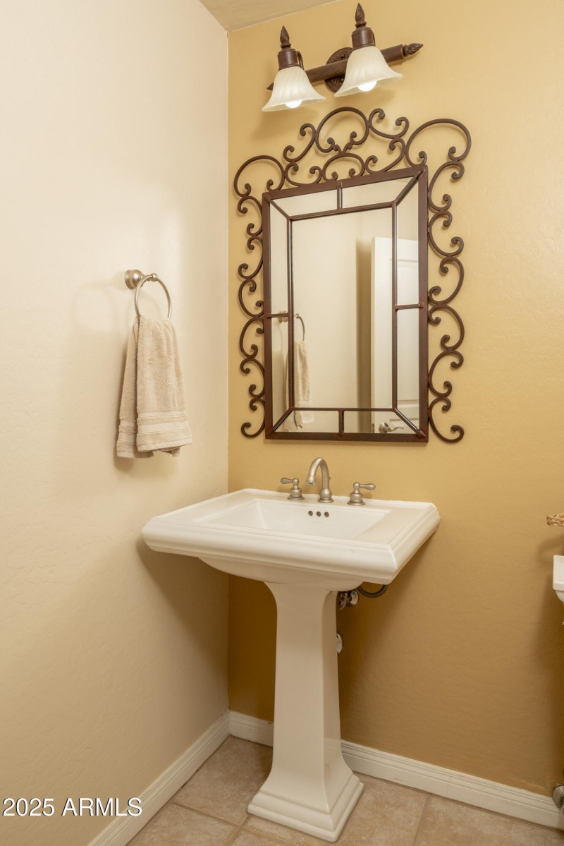 Guest Bathroom - Downstairs