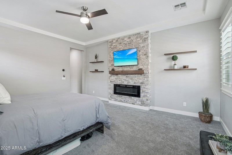 Owner's Suite w/fireplace