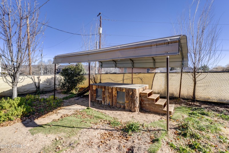 Fenced / Covered Dog house and dog run
