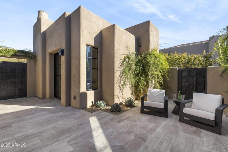 Gated Courtyard Patio for BR3/4/5-Casita