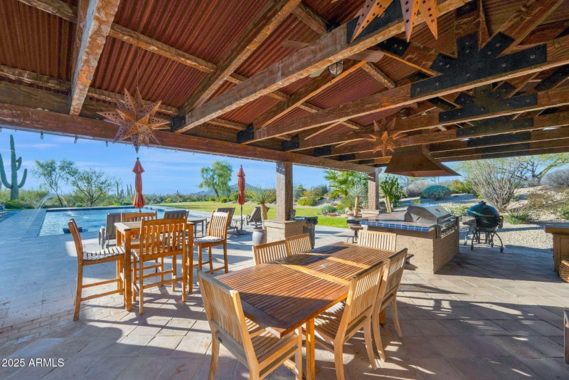 Outdoor Covered Patio w/ misters