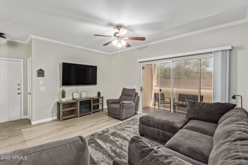 0008-07 - Dessert Foothills