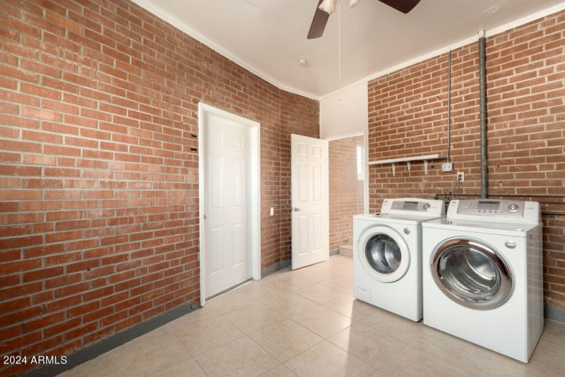 Large Laundry & Mud Room