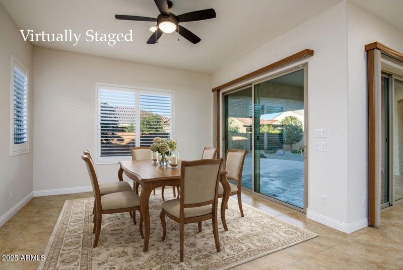 Attractive Breakfast Nook!