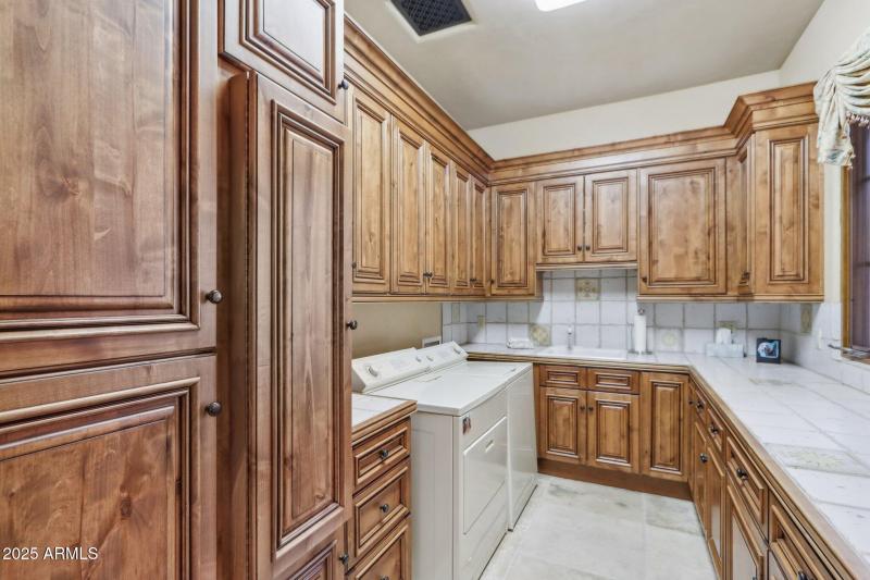 Camelback Mtn • 1-Level Home