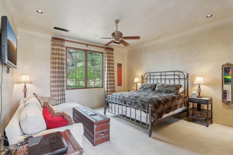 Camelback Mtn • 1-Level Home