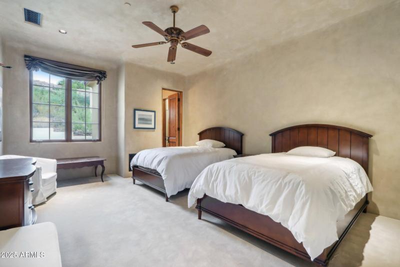 Camelback Mtn • 1-Level Home