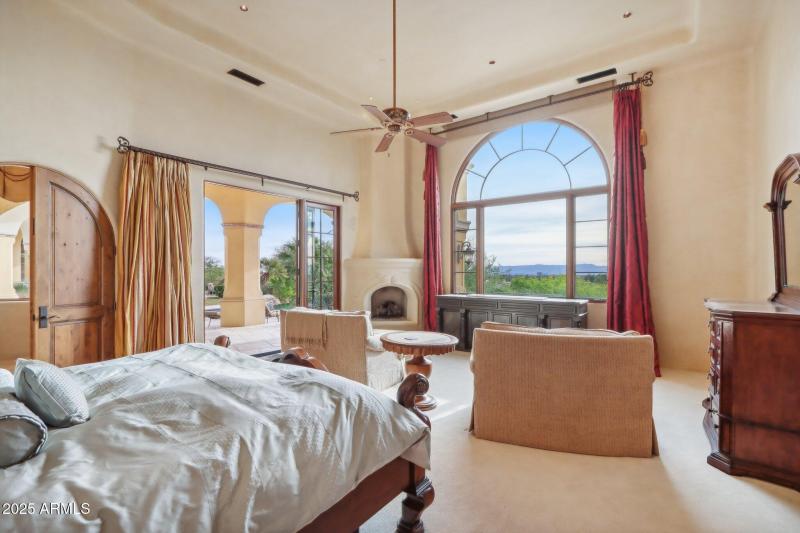 Camelback Mtn • 1-Level Home