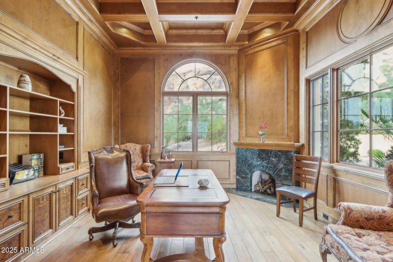 Camelback Mtn • 1-Level Home