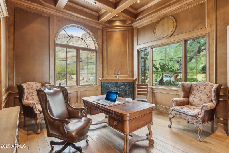 Camelback Mtn • 1-Level Home