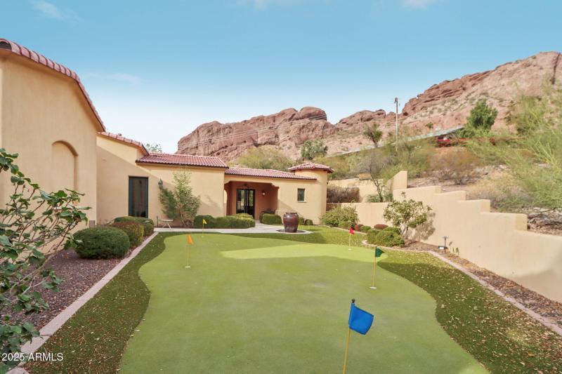 Camelback Mtn • 1-Level Home