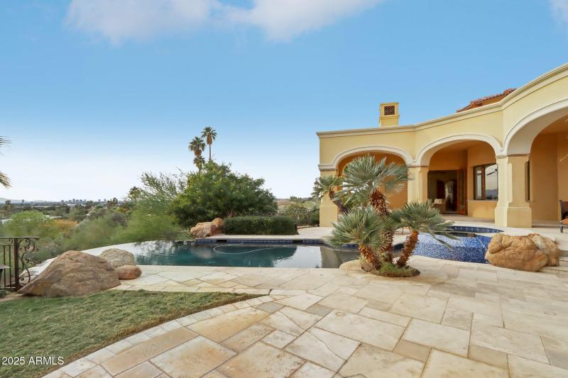 Camelback Mtn • 1-Level Home