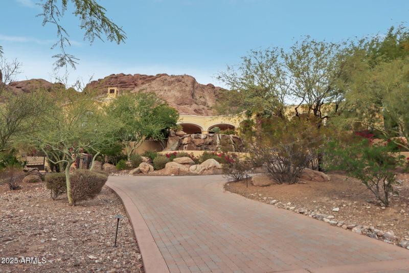 Camelback Mtn • 1-Level Home