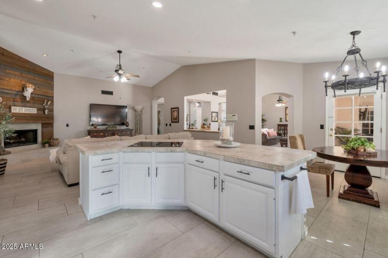 LIGHT AND BRIGHT KITCHEN