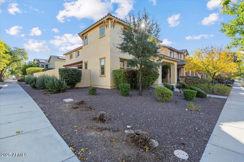 2387 N Heritage_Front