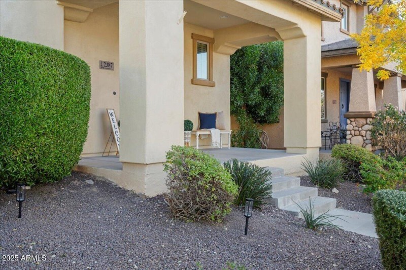 2387 N Heritage_Front Porch
