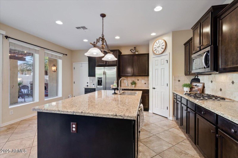 2387 N Heritage_Kitchen