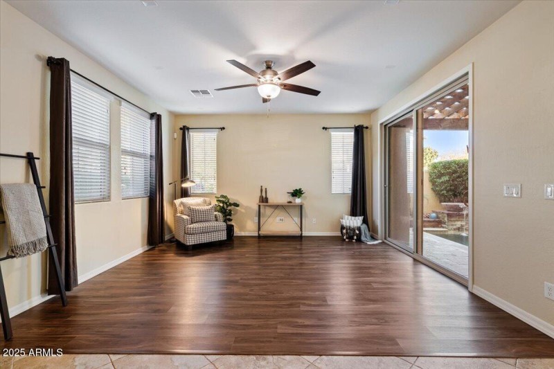 2387 N Heritage_Family room