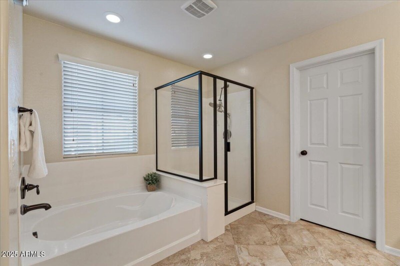 2387 N Heritage_Primary Bath