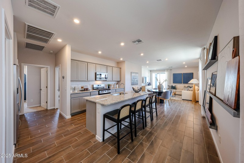 B (6) - Kitchen Island