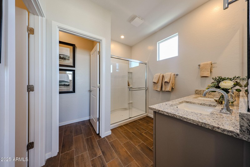 B (22) - Master Bathroom