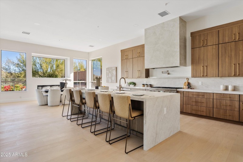 Kitchen | Breakfast Area