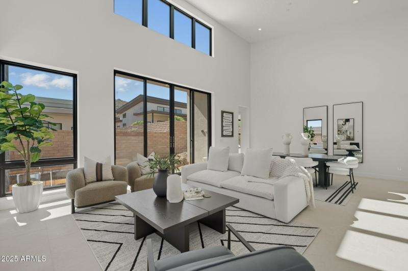 Great Room W Multiple Windows