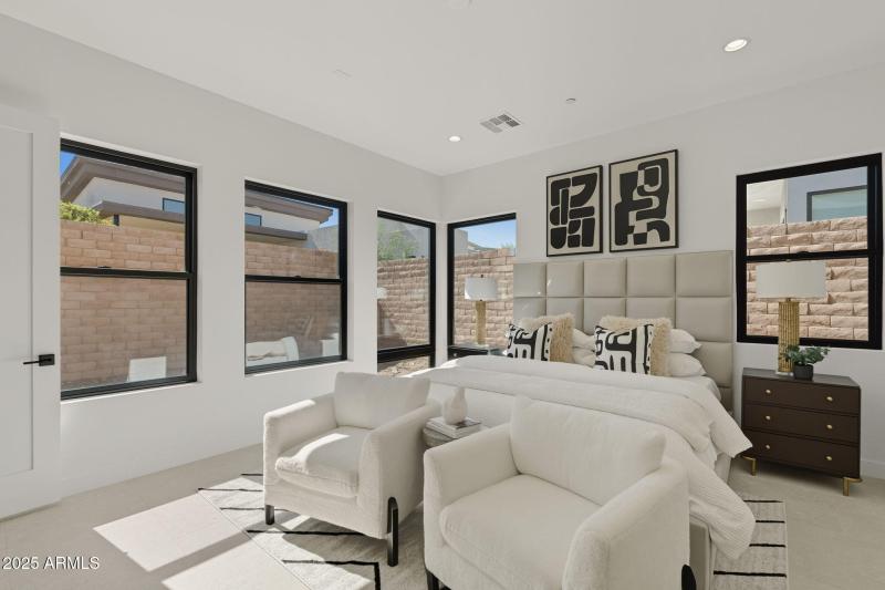 Primary Bedroom W Seating Area