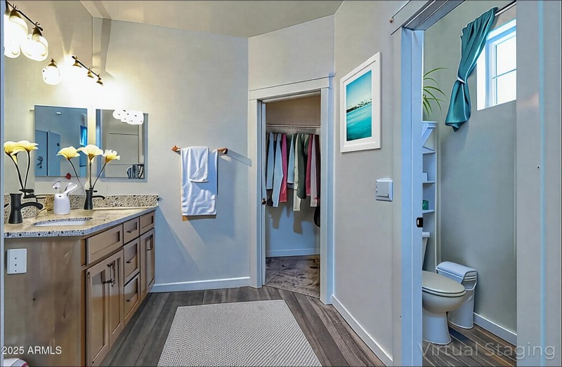 10 411 Hillcrest Owner's Bathroom Suite