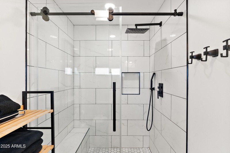 21_2050 n 71st st-18