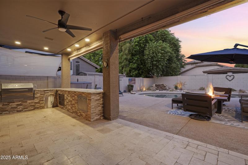 Covered Patio & BBQ Bar