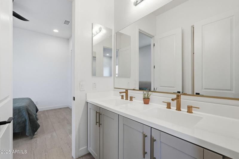 Full Bath With Dual Sinks